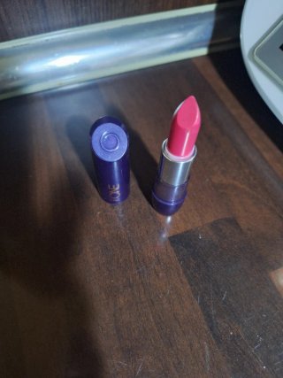 Pintalabios Oriflame Morado y Dorado