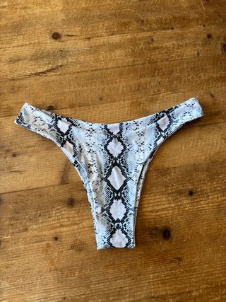 (shein) Parte de abajo bikini estampado serpiente
