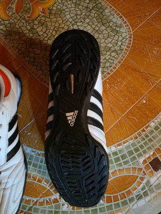 Botas de fútbol 11 pro toni kroos  blancas y negro