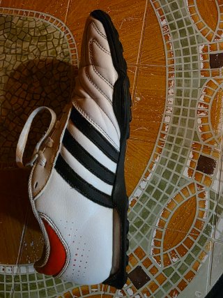 Botas de fútbol 11 pro toni kroos  blancas y negro
