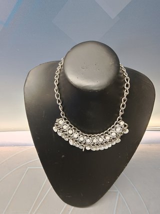 5 collares, colgantes diferentes, con material reciclado y cadena, observa las fotos