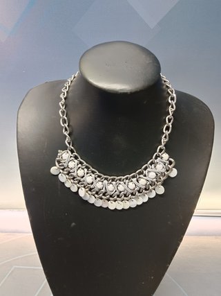 5 collares, colgantes diferentes, con material reciclado y cadena, observa las fotos