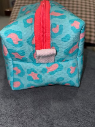 Neceser hecho a mano estampado.