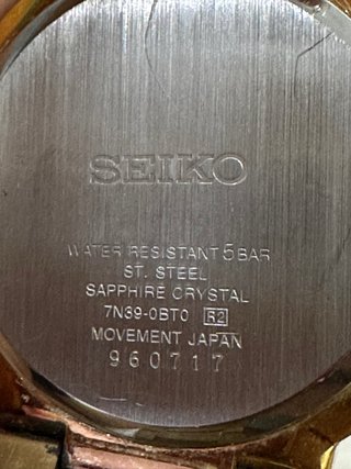 Reloj Seiko Dorado con Esfera Blanca