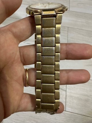 Reloj Seiko Dorado con Esfera Blanca