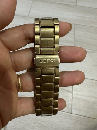 Reloj Seiko Dorado con Esfera Blanca