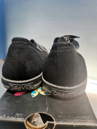 zapatillas Draven nuevas, de la talla 37, con etiqueta y caja , calavera