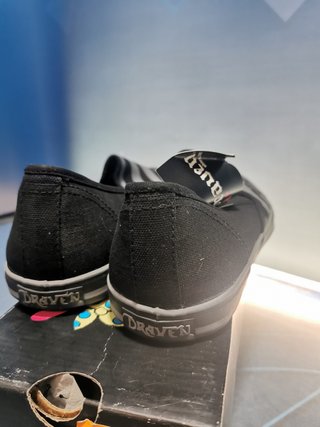 zapatillas Draven nuevas, de la talla 37, con etiqueta y caja , calavera