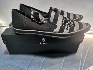 zapatillas Draven nuevas, de la talla 37, con etiqueta y caja , calavera