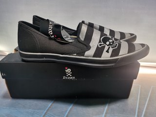 zapatillas Draven nuevas, de la talla 37, con etiqueta y caja , calavera