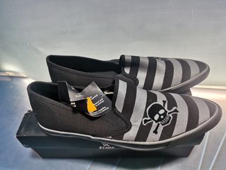 zapatillas Draven nuevas, de la talla 37, con etiqueta y caja , calavera