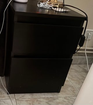Tocador con espejo y mesitas de noche