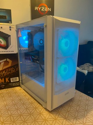 RX 5500XT + RYZEN 7 5800X + SSD 500GB + 16GB RAM