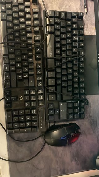 2 Teclados Gaming Trust Negros y Rojos