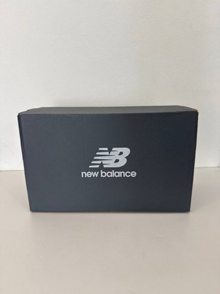 Zapatillas New Balance 9060 Gris/Blanco Talla 37.5