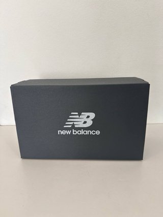 Zapatillas New Balance 9060 Negro/Gris Talla 40