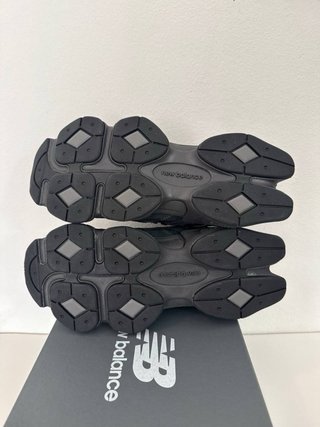 Zapatillas New Balance 9060 Negro/Gris Talla 40