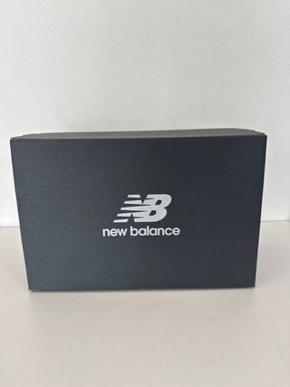 Zapatillas New Balance 9060 Beige/Gris Talla 43