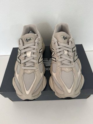 Zapatillas New Balance 9060 Beige/Gris Talla 43