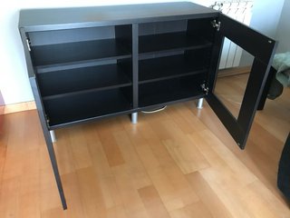 Aparador IKEA in legno e vetro