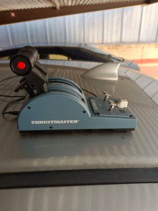 Thrustmaster TCA Airbus Sidestick y Quadrant