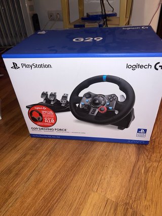 Volante Logitech con Pedales y Palanca