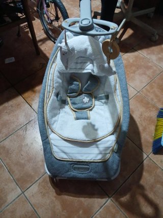 Hamaca para bebé gris y blanca Ingenuity
