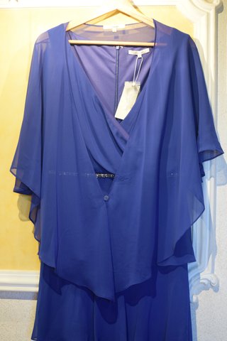 Vestido largo azul con volantes