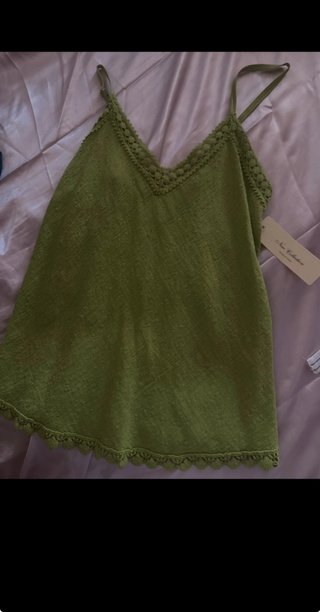 Blusa verde con encaje