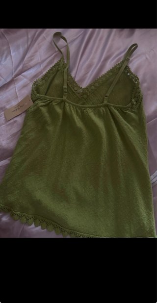 Blusa verde con encaje