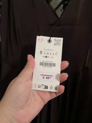 Vestido marrón satinado asimétrico