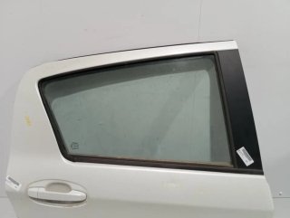 Puerta trasera derecha TOYOTA YARIS (P13)
