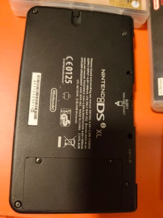 Nintendo DS Lite Roja + 4 Juegos