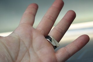Anillo, alianza de acero plateado y negro. 99 Inox. 17'1 mm, talla 14.