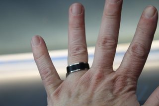Anillo, alianza de acero plateado y negro. 99 Inox. 17'1 mm, talla 14.