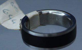 Anillo, alianza de acero plateado y negro. 99 Inox. 17'1 mm, talla 14.