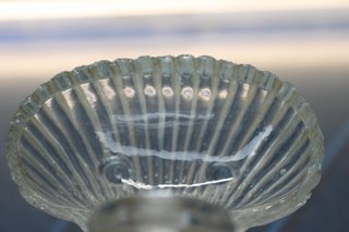 Especiero vintage de vidrio. Doble concha de cristal, salero y pimentero.