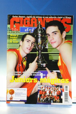 Revistas Baloncesto: Gigantes del Basket nº 744, 972 y 977. 2000-04.
