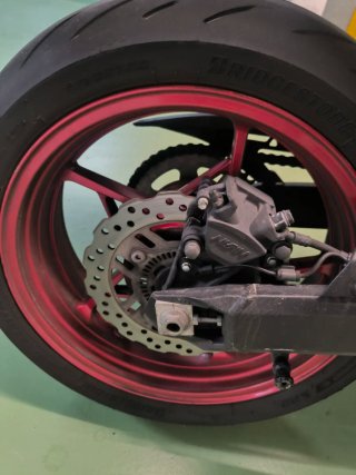 Kawasaki Z900 Negra y Roja