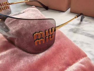Gafas de sol Miu Miu doradas