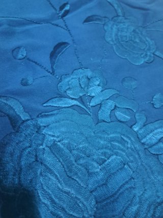 Manton cuadrado azul bordado unitono 150x150