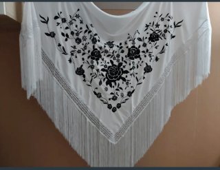 Manton blanco con bordado floral negro 190cm