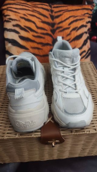 Zapatillas Buffalo Beige y Blancas