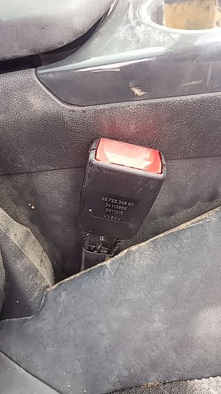 ENGANCHE CINTURON DELANTERO DERECHO Peugeot 3008 (05.2009->)