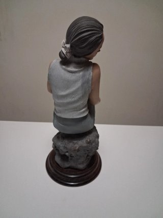 Figura Lladró Mujer Sentada