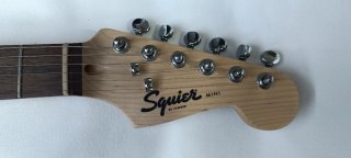Guitarra Fender Squier MINI Rosa