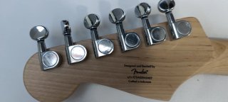Guitarra Fender Squier MINI Rosa