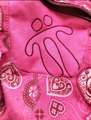 Mochila Totto escolar rosa con corazones