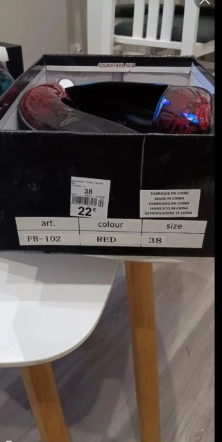 Zapatos de tacón negros y rojos