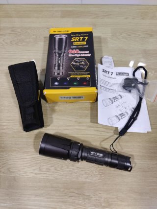 Linterna Nitecore SRT7 Revenger